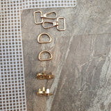 WOOLLY Plastic Mesh Canvas Bag Kit with Blanket Yarn